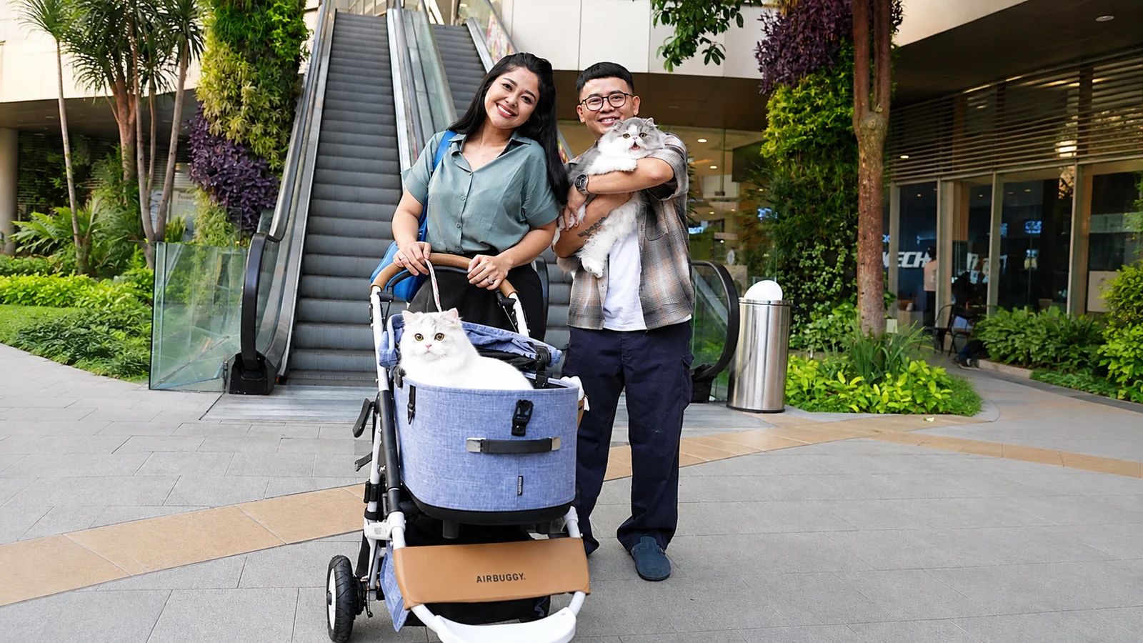 Kini Bisa Nge-Mall Bareng Si Meong Kesayangan - Grand Galaxy Park